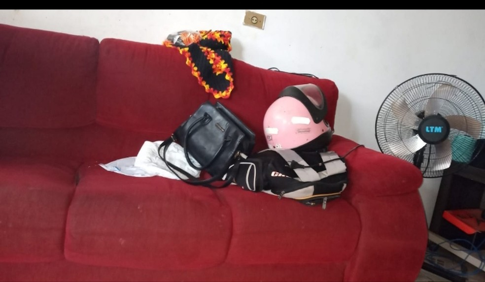 Mãe conta que filho está "dando trabalho" e coloca as coisas no sofá para sair várias vezes ao dia  — Foto: Sandra Inácio/Arquivo Pessoal