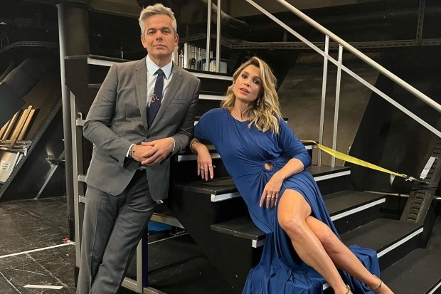 Otaviano Costa e Flávia Alessandra posam juntos com look elegante (Foto: Reprodução/Instagram)