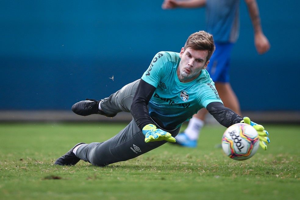Julio César em treino do Grêmio — Foto: Lucas Uebel/Grêmio