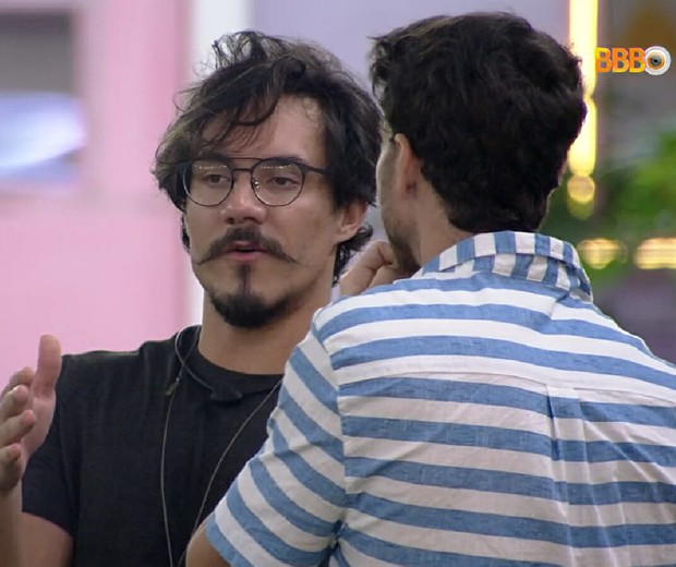 Eliezer e Lucas especulam entrada de Arthur Aguiar no BBB22 (Foto: Globo) Eliezer e Lucas especulam entrada de Arthur Aguiar no BBB22 (Foto: Globo)