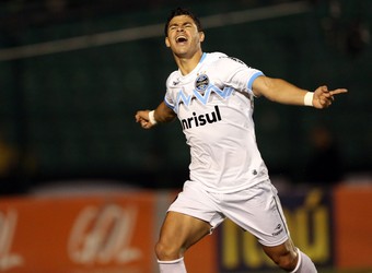 Após primeiro gol pelo Grêmio, Giuliano diz estar em 75% do seu ideal