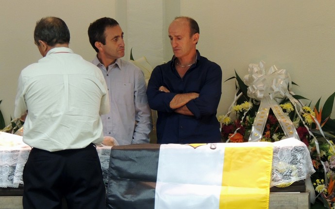 Ex-jogadores do Criciúma prestam homenagem ao goleiro Alexandre