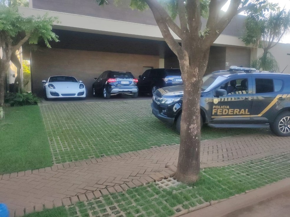 Operação investiga 'banco paralelo' que financiou mais de R$ 500 milhões em tráfico, contrabando de agrotóxico e roubos em MT — Foto: PF