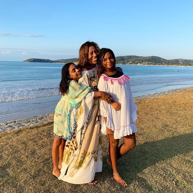 Gloria Maria com as filhas Maria e Laura (Foto: reprodução/Instagram)