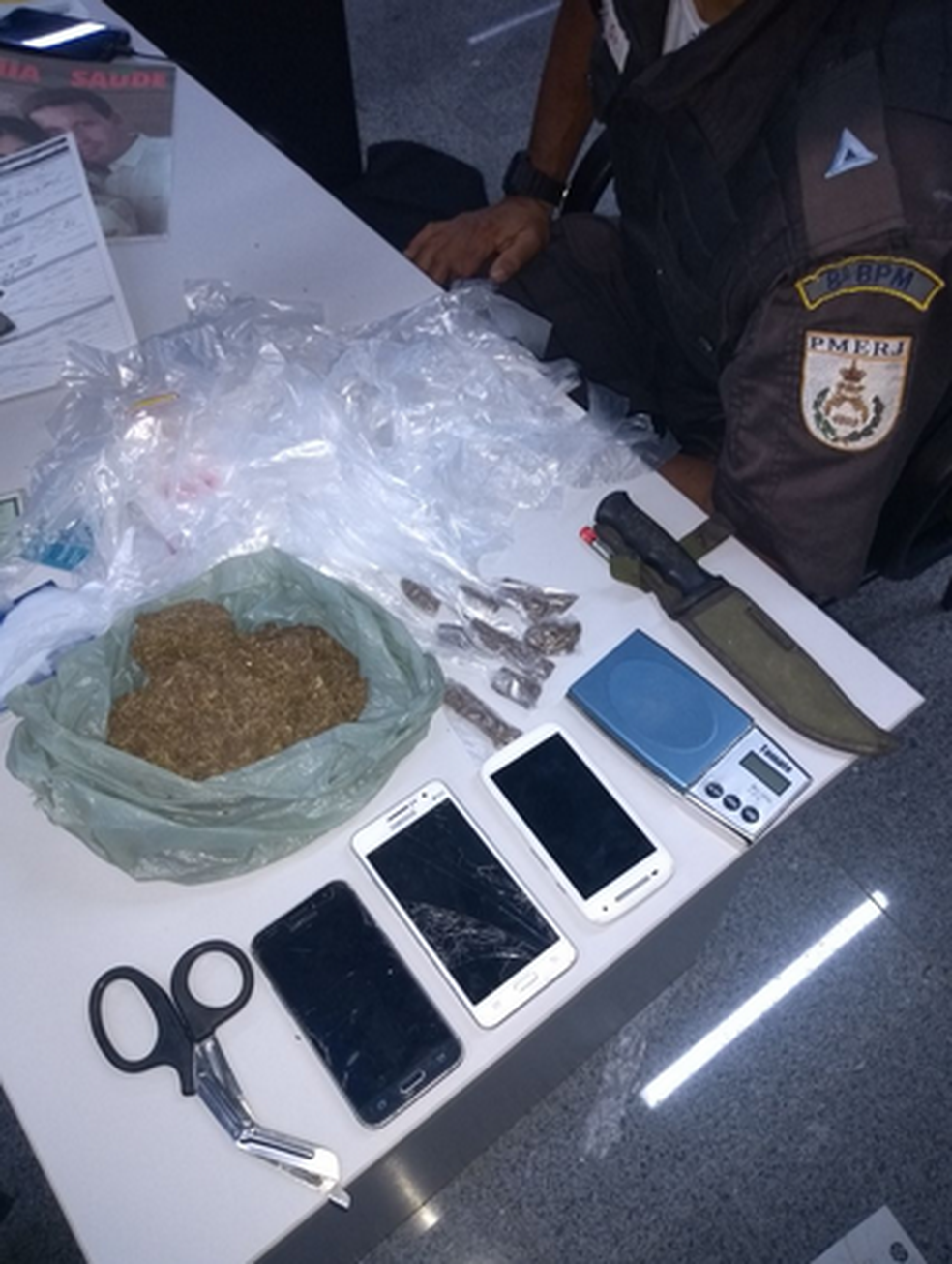Droga foi encontrada com os adolescentes em Campos (Foto: Divulgação/PM)