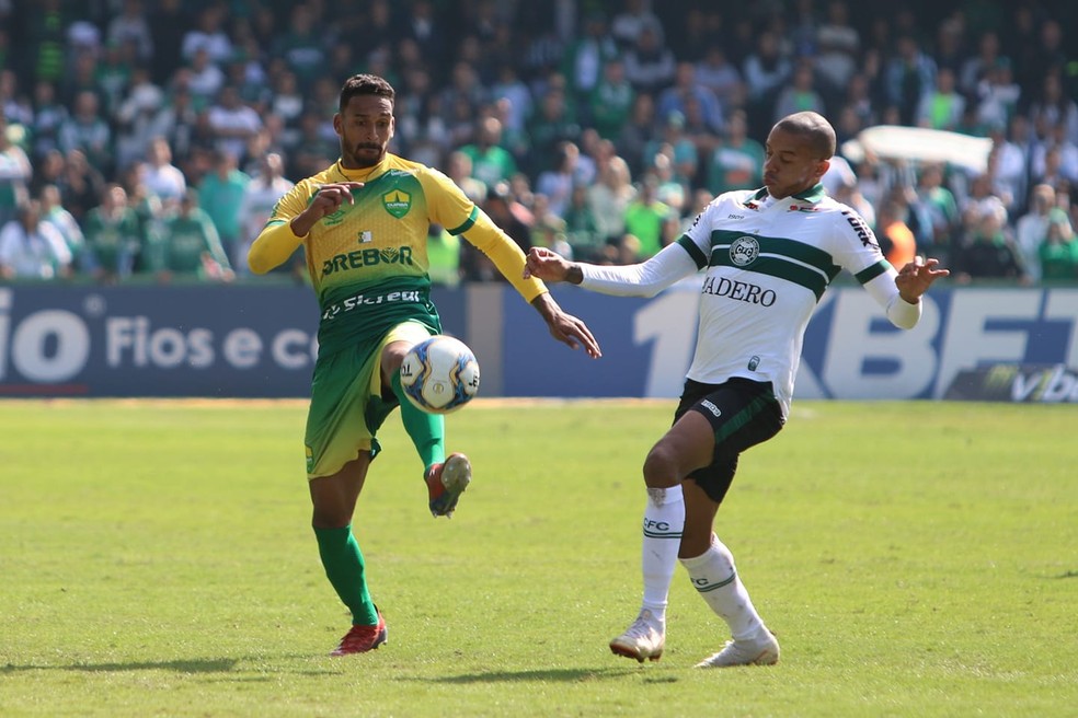 Resultado da partida atrasada entre Coritiba e Cuiabá vai contar muito na luta pelo acesso  — Foto: Ass Com Dourado