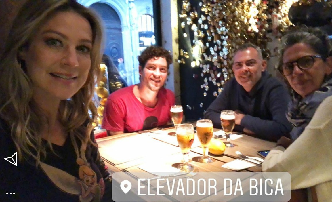 Luana Piovani e Igor Marchesi jantam com amigos (Foto: Reprodução / Instagram)