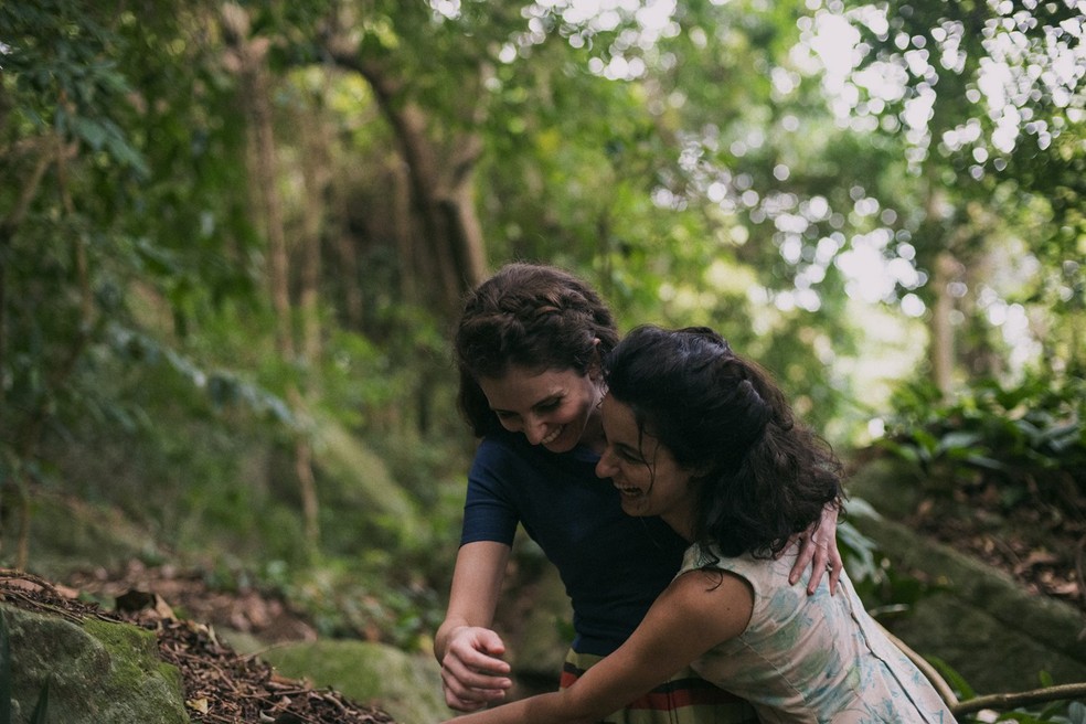 Habituado na década de 1940, "A Vida Invisível" mostra os conflitos e dificuldades enfrentadas por duas irmãs num ambiente patriarcal — Foto: Divulgação