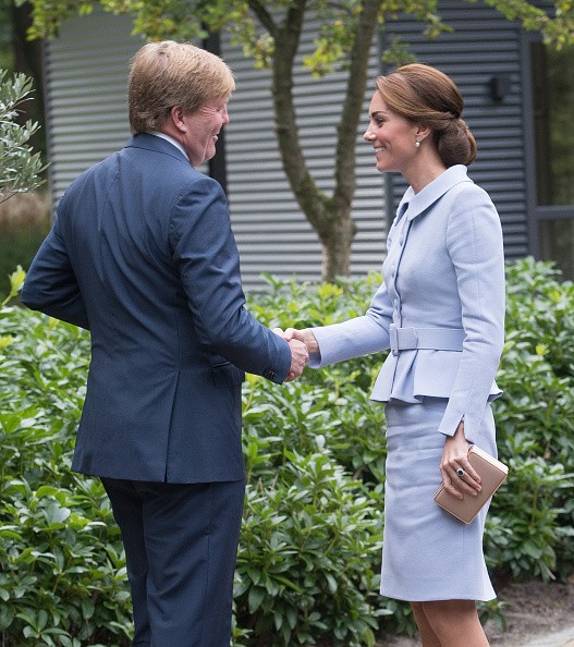 Kate Middleton surge com saia amassada em visita oficial a Holanda (Foto: Getty Images)