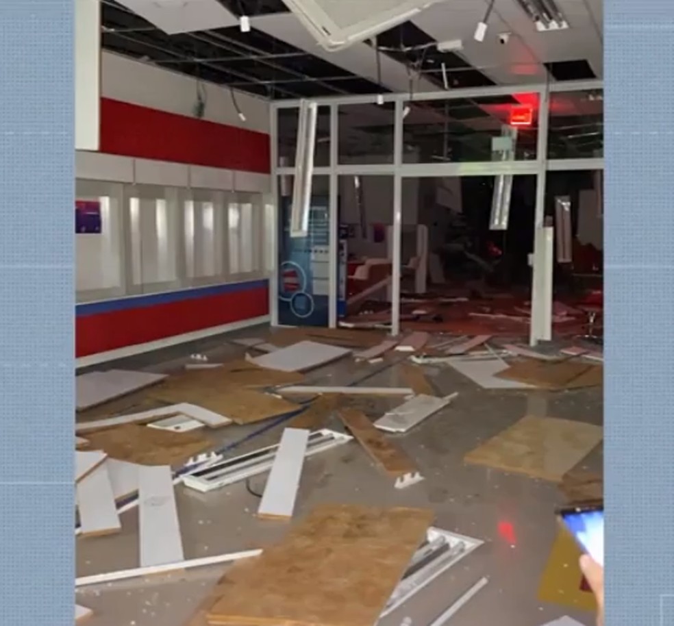 Criminosos explodem agência bancária em Alto Alegre do Pindaré, no Maranhão — Foto: Reprodução/ TV Mirante