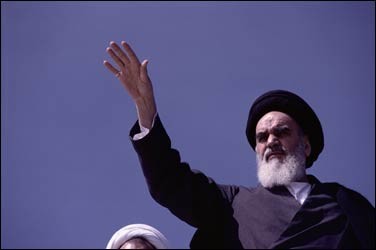 O líder supremo do Irã à época da guerra, o aiatolá Khomeini (Foto: Reprodução)