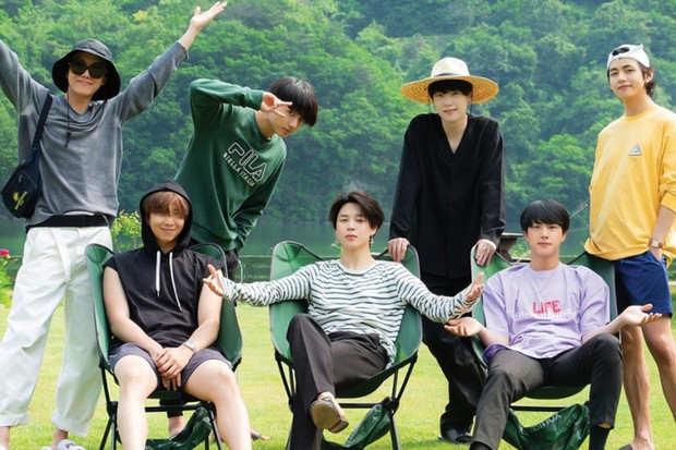 Os sete integrantes do BTS na primeira temporada do reality.