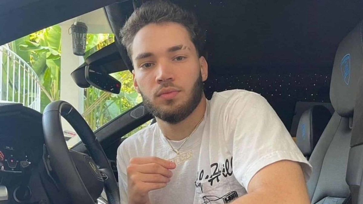 Streamer de GTA é banido por fazer live dirigindo e violar lei