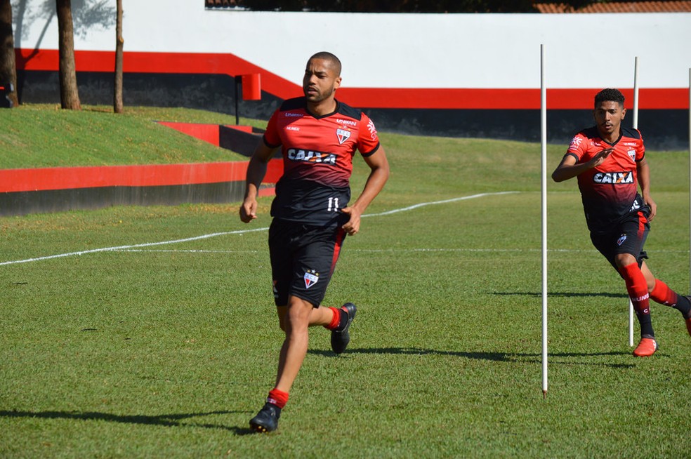 Lucas Rocha celebra renovação e espera conquistar o acesso ...