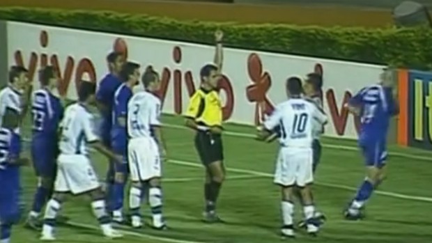 Na Memória: Em jogo com 5 gols no 1º tempo, Cruzeiro bate Goiás em 2006