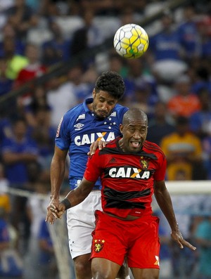 Léo, zagueiro do Cruzeiro (Foto: Washington Alves / Light Press)