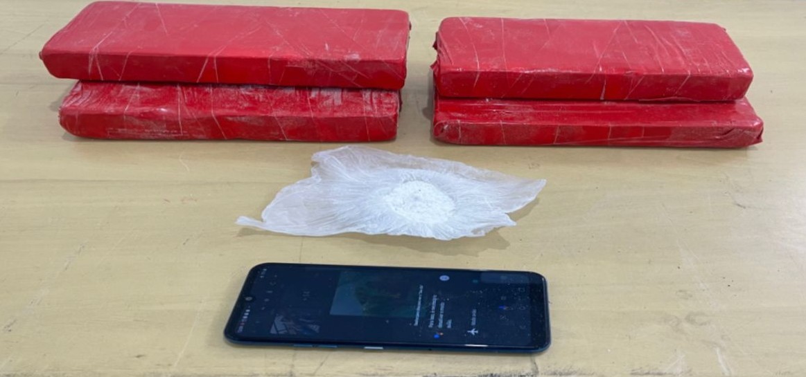 Dois homens são presos com quatro tabletes de cocaína em São Luís