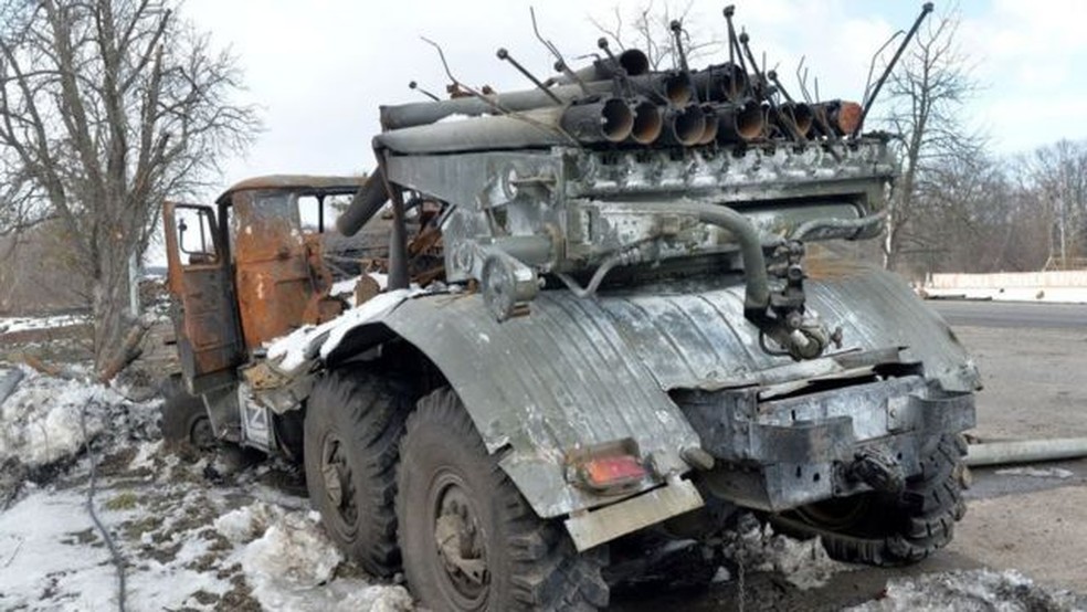 É estimado que o Kremlin tenha perdido US$ 9 bilhões (R$ 43,6 bilhões) em maquinário militar destruído — Foto: Getty Images via BBC