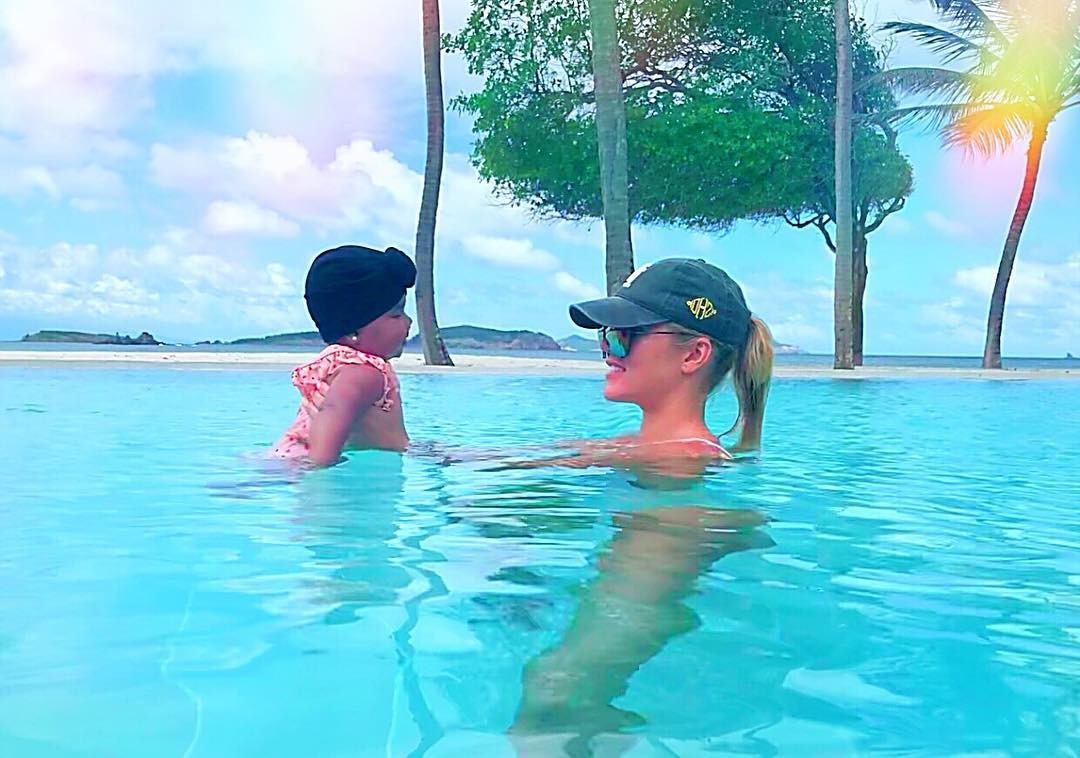 Khloe Kardashian com a filha (Foto: instagram/ reprodução)