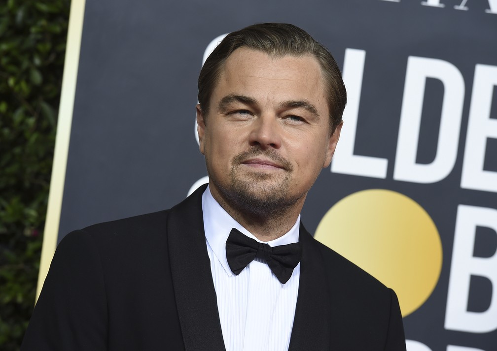Leonardo DiCaprio posa no tapete vermelho do Globo de Ouro 2020 — Foto: Jordan Strauss/AP