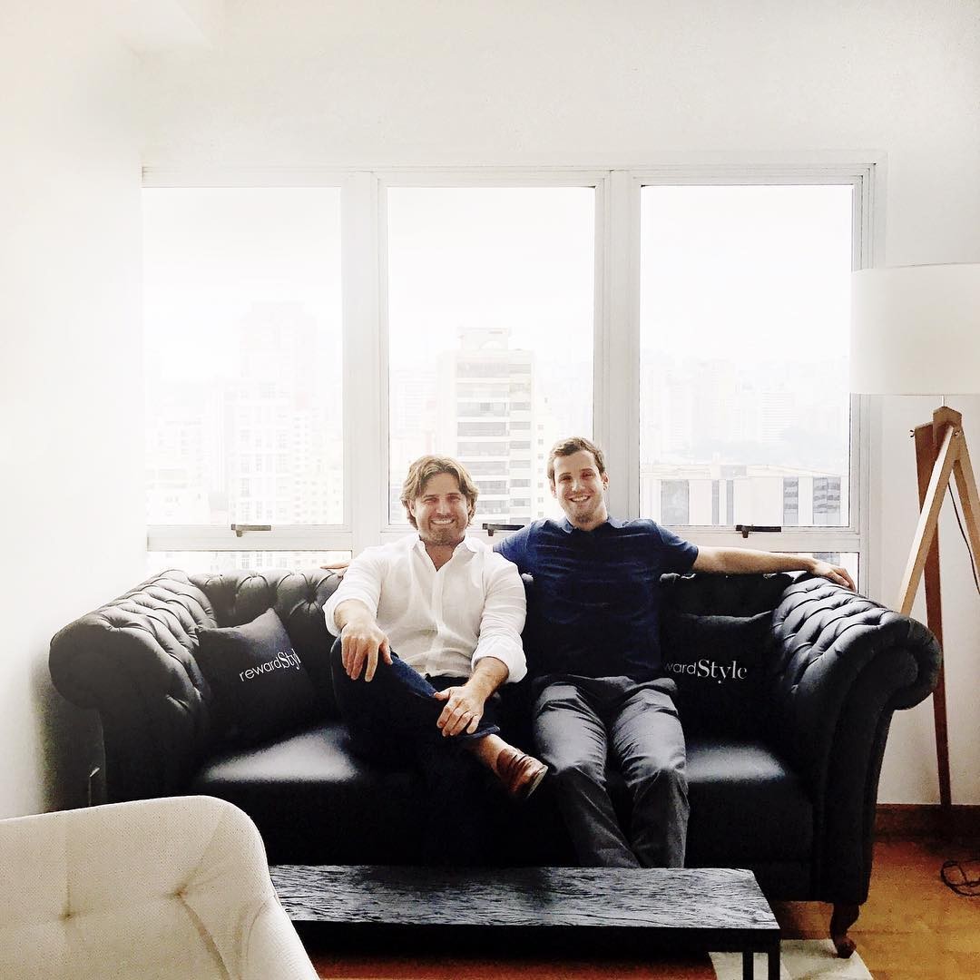 Baxter Box e Philip Kauders no escritório da reWardStyle em São Paulo (Foto: Reprodução/Instagram)