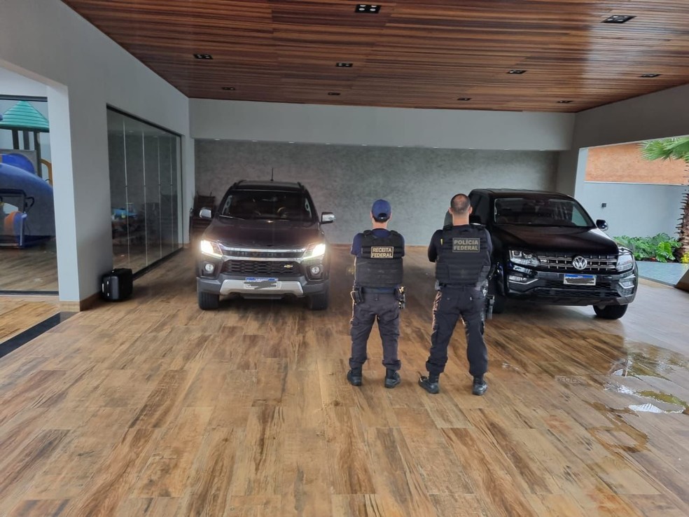 São cumpridos 17 mandados de busca e apreensão, sendo dois deles em empresas, nas cidades de Mundo Novo (MS) e Guaíra (PR). — Foto: Reprodução