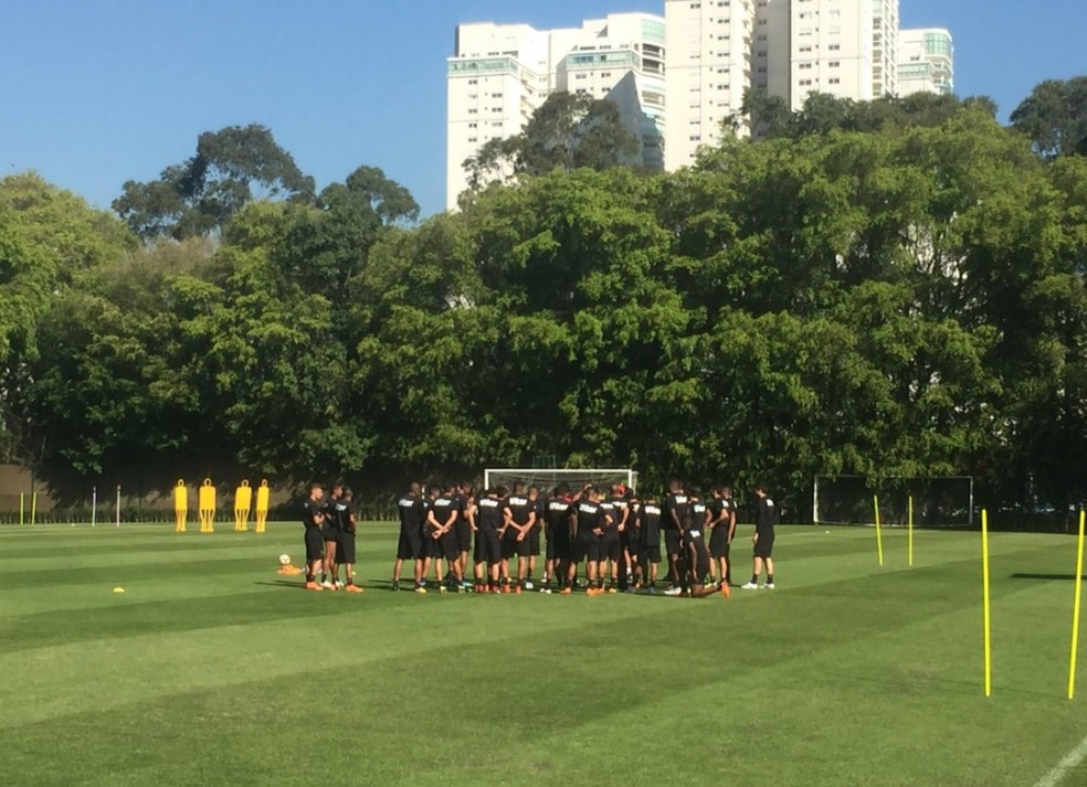 Jogadores do São Paulo no treino desta terça (Foto: Eduardo Rodrigues)