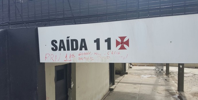 Vasco contabiliza prejuízo e Fla terá que pagar R$ 20 mil por depredação