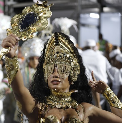 Evelyn Bastos, rainha de bateria da Mangueira, no desfile do Grupo Especial do carnaval 2023 — Foto: Guito Moreto