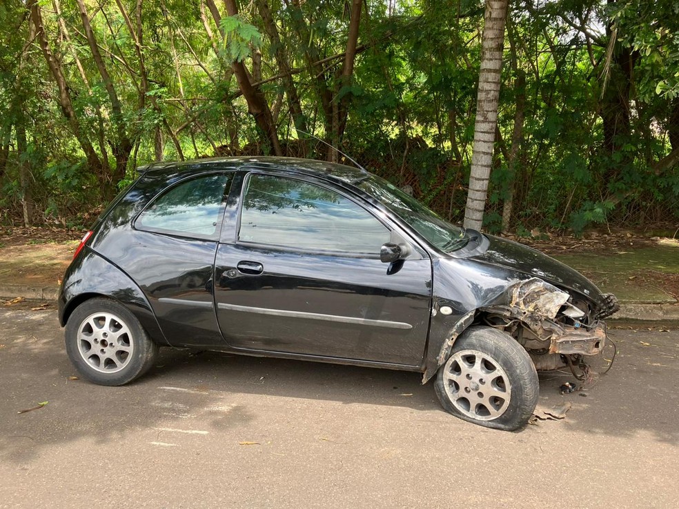 Carro de vítima de feminicídio em Santa Bárbara d'Oeste foi encontrado abandonado — Foto: Vanderlei Duarte/EPTV