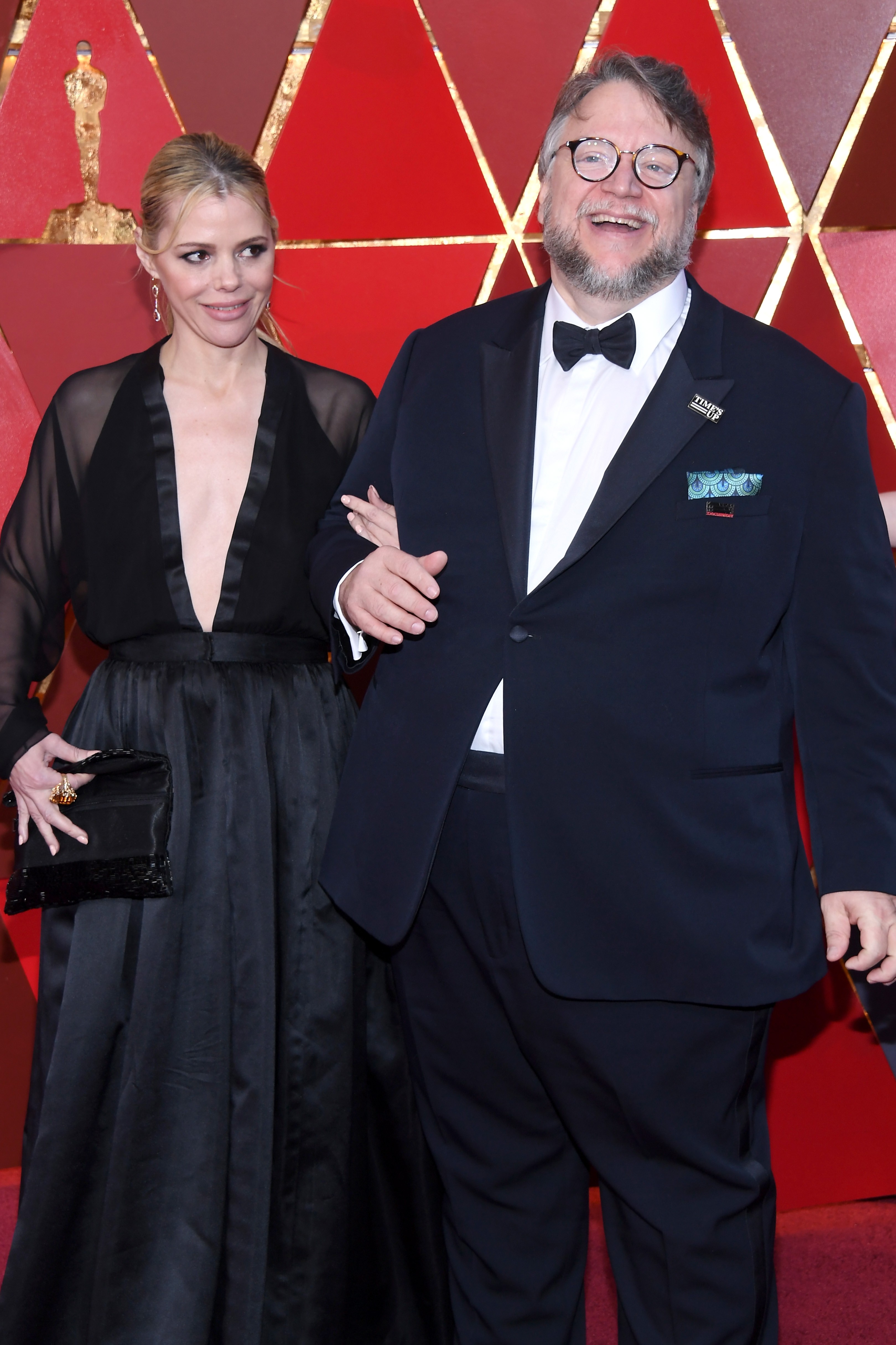 O diretor Guillermo Del Toro com a roteirista Kim Morgan, com quem foi à cerimônia do Oscar 2018 (Foto: Getty Images)