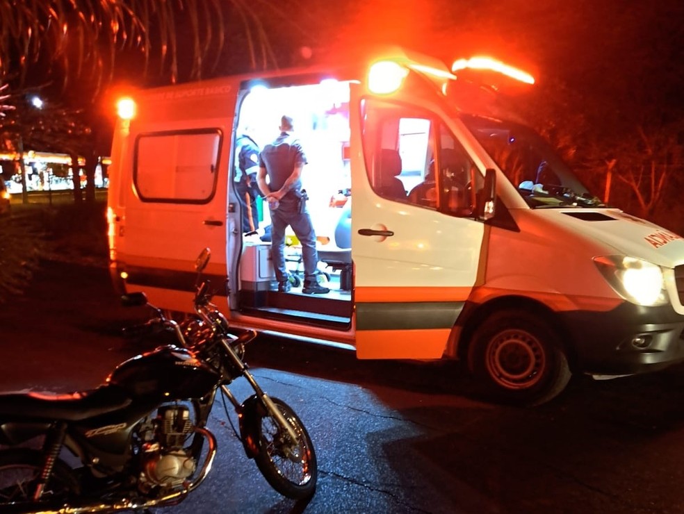 Jogador de futebol amador morre depois de acidente de moto em Mococa — Foto: Gabriel Delena/Jornal do Meio Dia