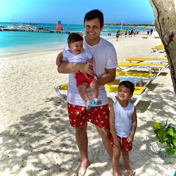 Matheus Aleixo com os filhos (Foto: Reprodução/Instagram)