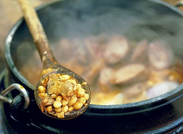 Cozido de porco com feijão e vinho tinto (Foto: StockFood / Gallo Images Pty Ltd.)