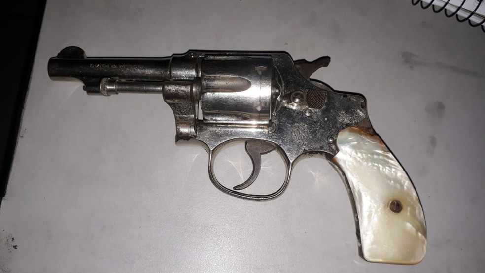 Homem &eacute; preso suspeito de tentativa de homic&iacute;dio ap&oacute;s discuss&atilde;o com motoboy &mdash; Foto: Reprodu&ccedil;&atilde;o/Pol&iacute;cia Militar