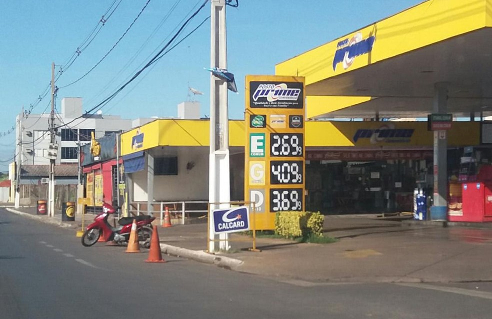 Redução no preço do combustível na região metropolitana — Foto: Kethlyn Moraes/G1MT