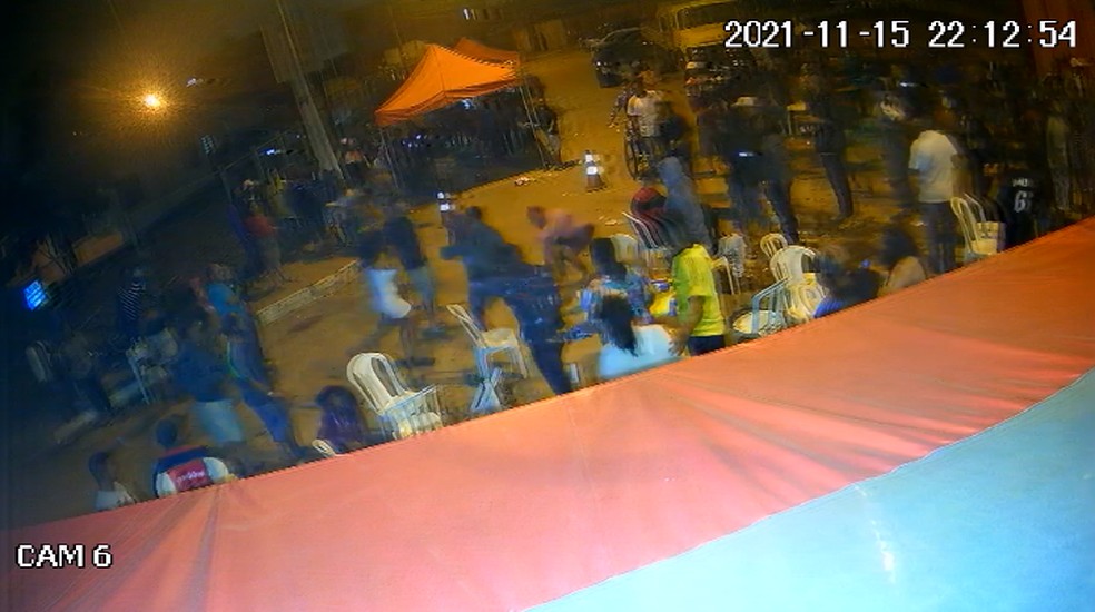 Pai é esfaqueado na frente de filho depois de homem se irritar com 'bombinha' soltada pela criança, no DF — Foto: Reprodução