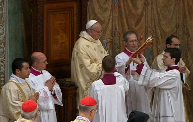 Papa Francisco celebra sua primeira missa no cargo, na Capela Sistina (Foto: AP/CTV)