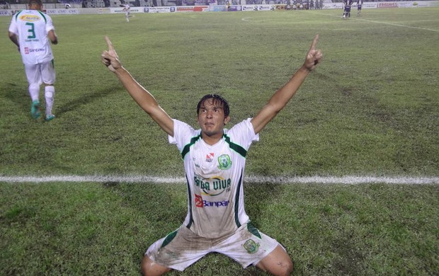 Rubran comemora o primeiro gol do Paragominas (Foto: Gustavo Pêna / GLOBOESPORTE.COM)