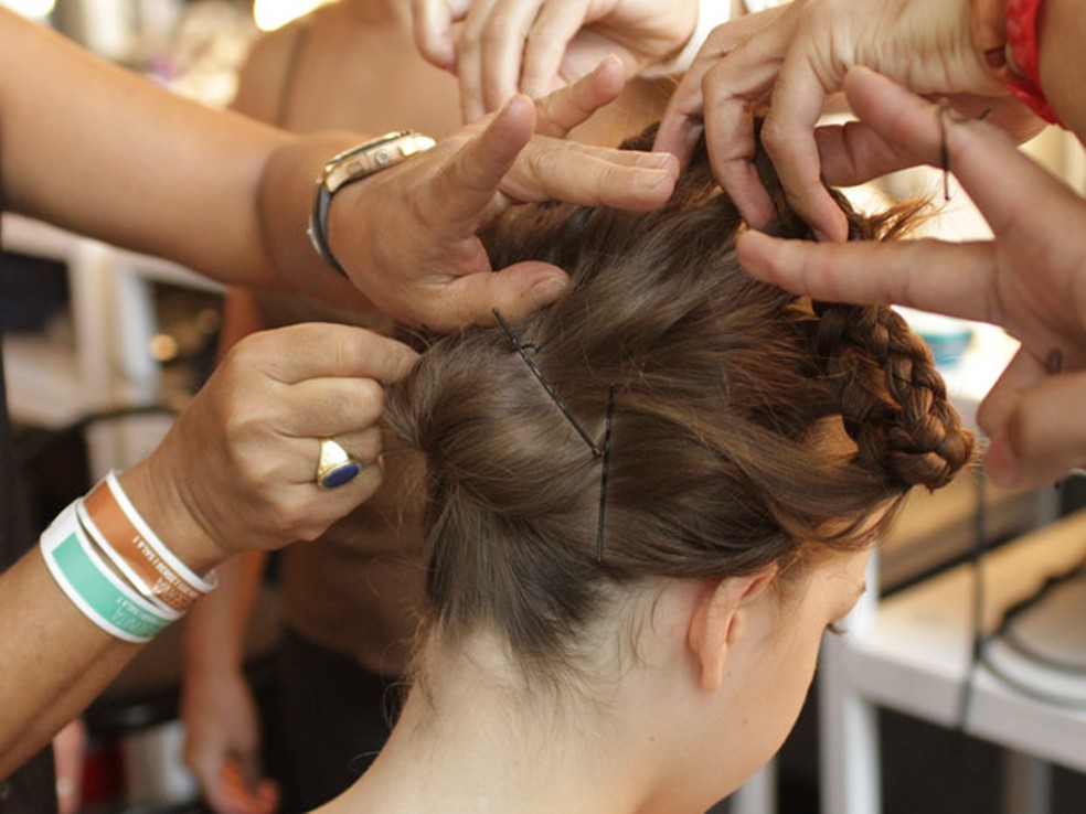 Coque-Saia Com Trança: Aprenda A Fazer O Penteado Excêntrico Da Maria Bonita | Moda E Beleza | Gnt