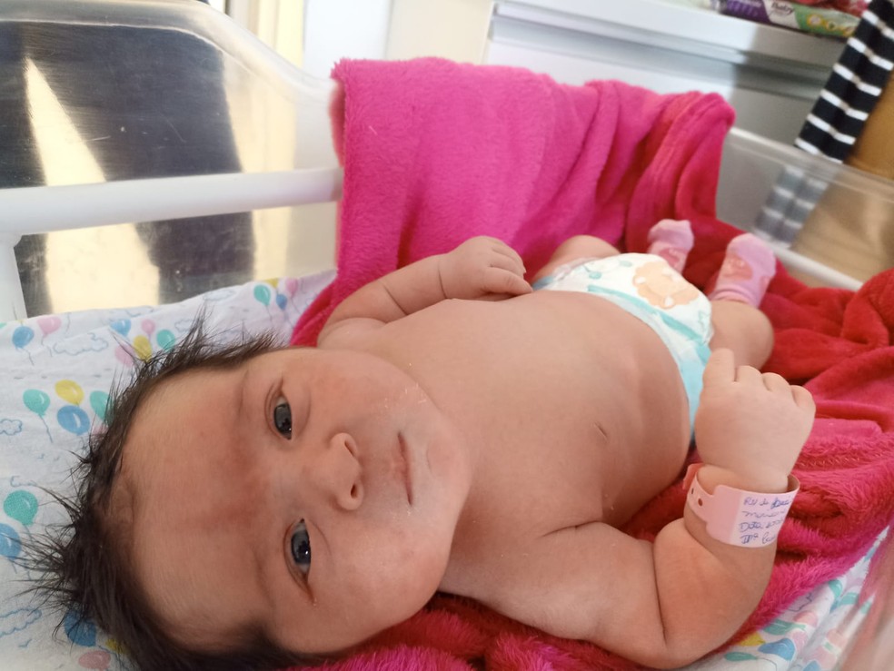 Maria Vitória, que nasceu com mais de 5 kg — Foto: Hospital Macié/Divulgação