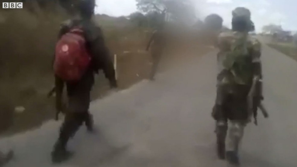 O chocante vídeo em que 4 homens espancam e matam mulher em Moçambique