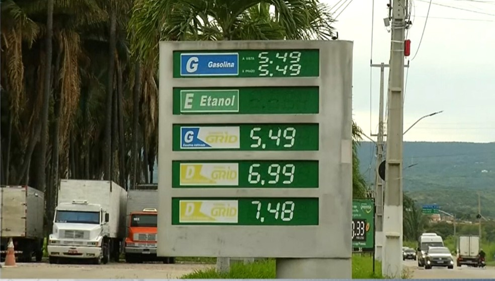 O valor cobrado pelo litro de gasolina na cidade varia entre R$ 5,33 e R$ 5,49, um dos mais altos do Ceará.   — Foto: Reprodução/TV Verdes Mares