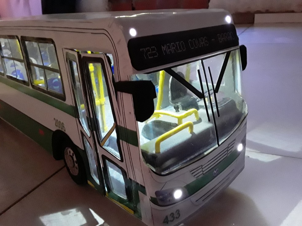 Os ônibus são feitos de chapas de alumínios e alguns modelos já possuem detalhes internos — Foto: Arquivo Pessoal/Expedito Belizário 