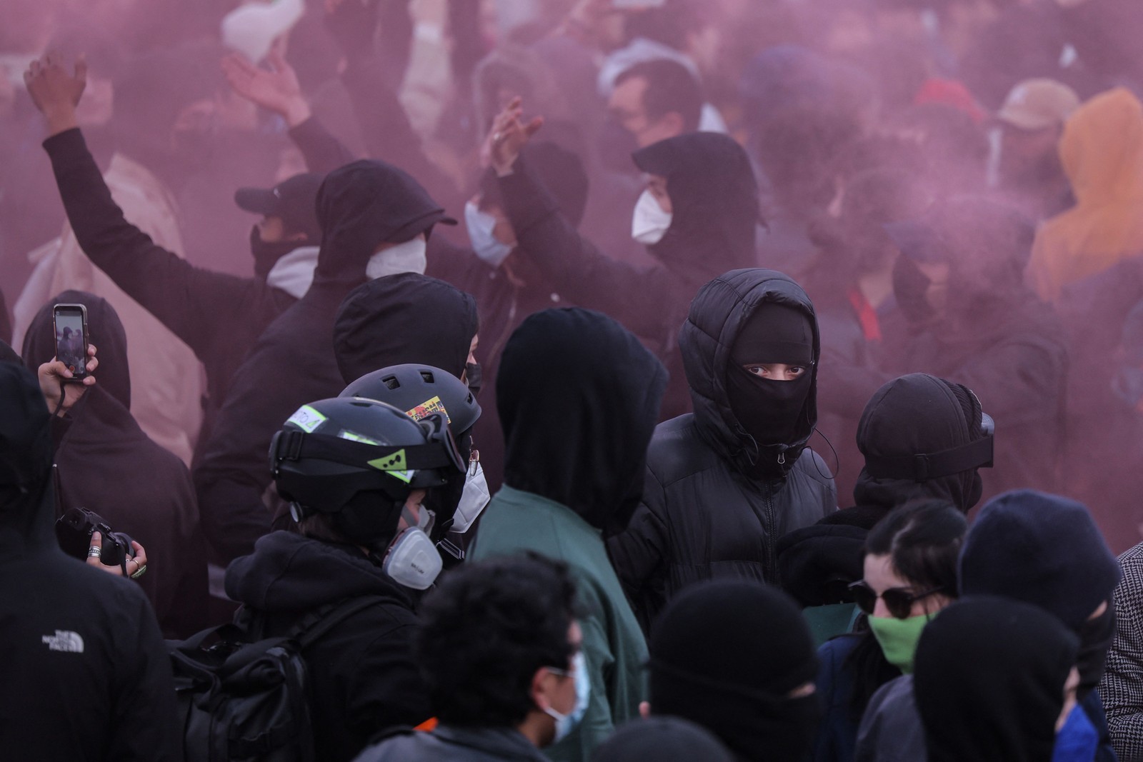 Manifestantes se reúnem durante protesto na Praça da Concórdia  — Foto: Thomas SAMSON / AFP