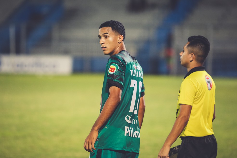 Alex estreou como profissional e atuou por apenas cinco minutos — Foto: Ismael Monteiro/Manaus FC