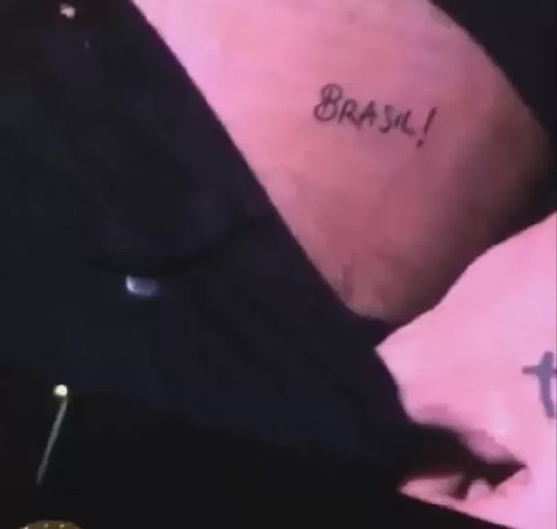 Tatuagem de Harry Styles em homenagem ao Brasil (Foto: Reprodução)