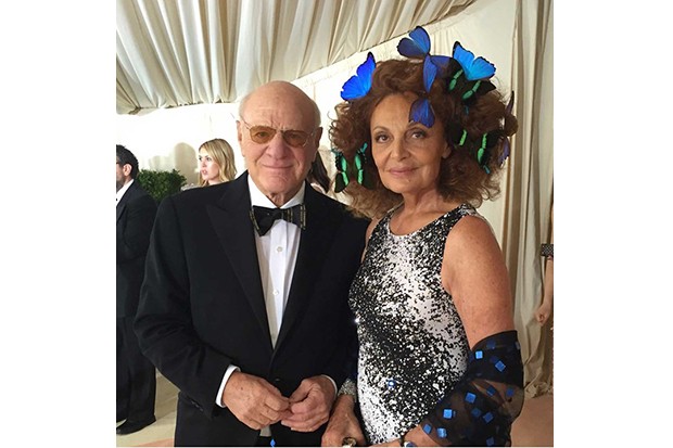 Diane von Furstenberg with her partner, Barry Diller at the Met Ball (Foto: @SuzyMenkesVogue)