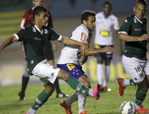 Willians leva o terceiro amarelo, mas Manoel e Allano voltam contra o Avaí