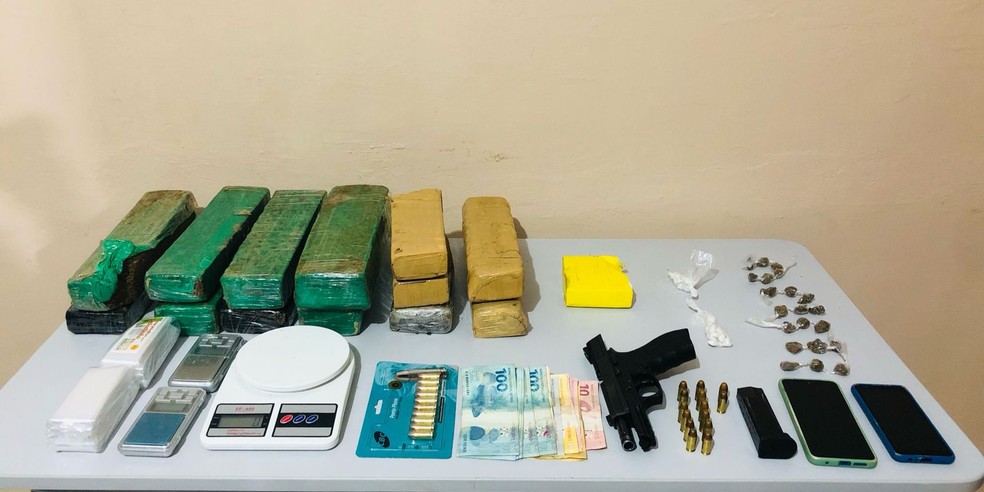 Material foi apreendido em Morro do Chapu, na regio da Chapada Diamantina — Foto: Divulgao/Polcia Militar 